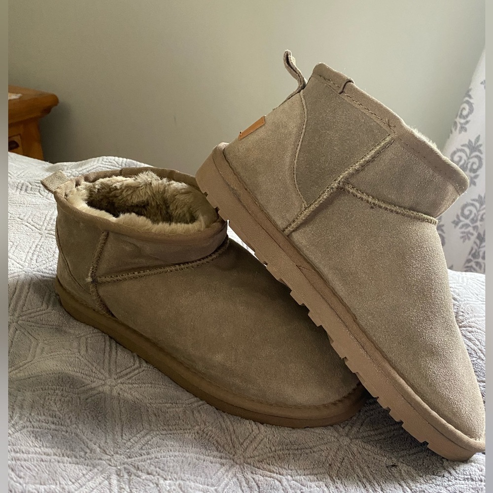 Ugg LIKE MINI BOOTS SIZE 10 SIZE 9 LIGHT OLIVE GENTLY USED
